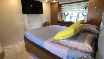 FERRETTI 681