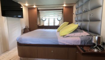 FERRETTI 681