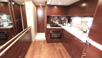 PRINCESS V70