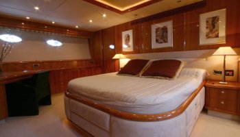 SUNSEEKER 90 Yacht