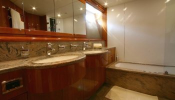 SUNSEEKER 90 Yacht