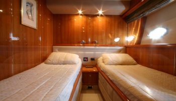 SUNSEEKER 90 Yacht