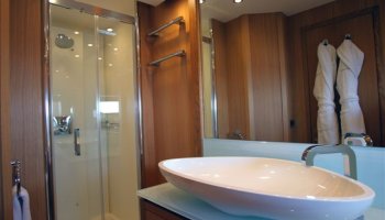 SUNSEEKER Predator 84