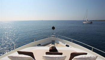 SUNSEEKER Predator 84