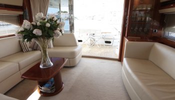 PRINCESS 67