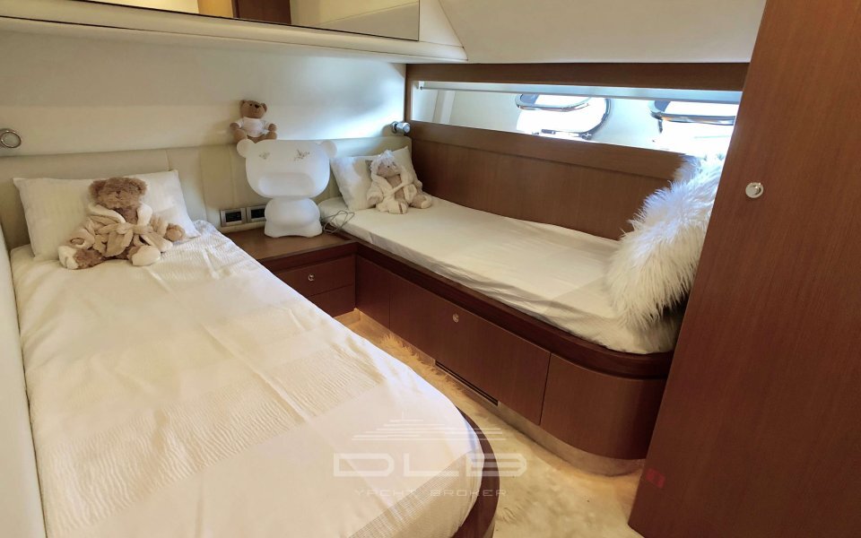 FERRETTI 681