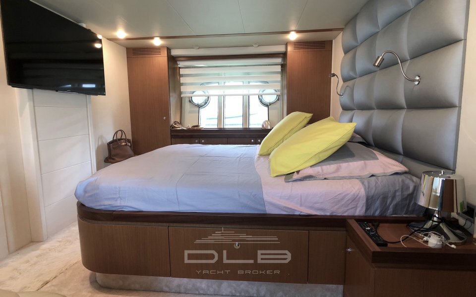 FERRETTI 681