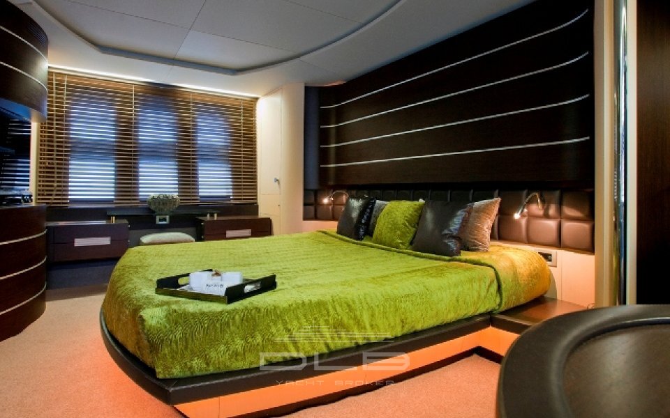 AZIMUT 86S
