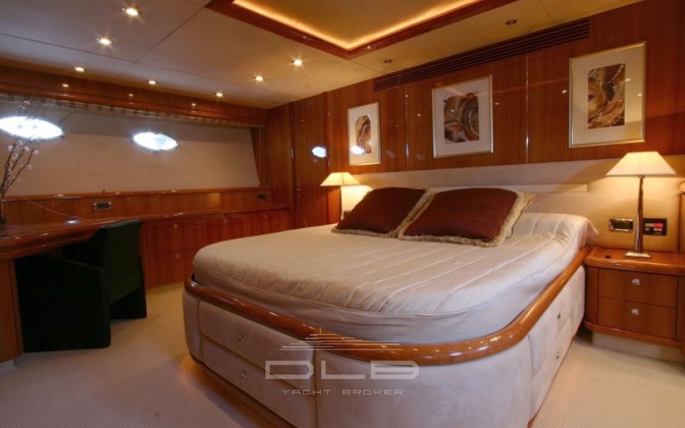 SUNSEEKER 90 Yacht